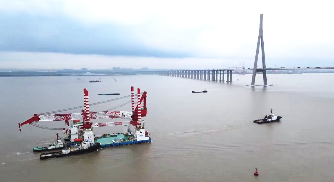 微特為亨通一航650T吊機(jī)保駕護(hù)航！