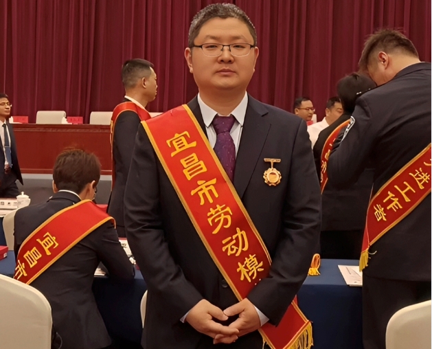 祝賀！微特工程師張艷波榮獲宜昌市&ldquo;勞動(dòng)模范&rdquo;稱(chēng)號(hào)